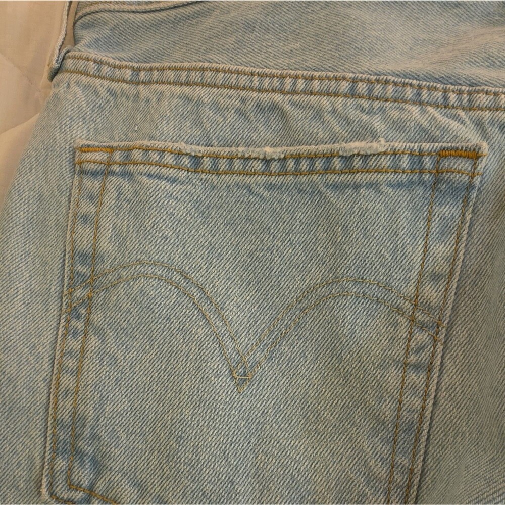 Levi's 501 Women's Jeans 30x30 - Light Wash Blue Denim Distressed Straight - Picture 9 of 10